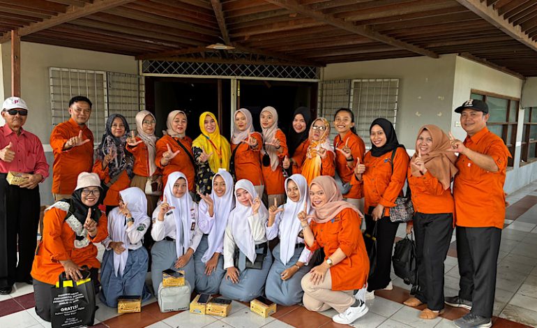  Guru, Staf, dan Siswa SMKN 1 Terbanggi Besar Hadiri Pembukaan LKS SMK Nasional di Unila