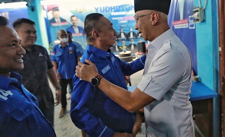  Anggota DPRD Lampung Rahmat Mirzani Djausal Serahkan Berkas ke Partai Demokrat