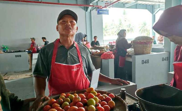  Jokowi Resmikan Pasar Pasir Gintung, Pedagang di Luar Mesti Ditertibkan Kalau Mau Ramai