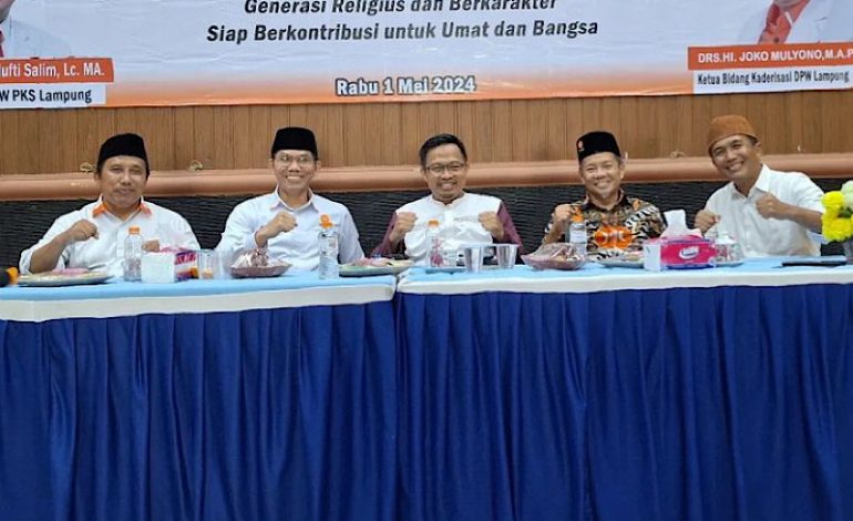  Anggota DPRD Lampung Heni Susilo Narasumber Pendidikan Politik di Tanggamus