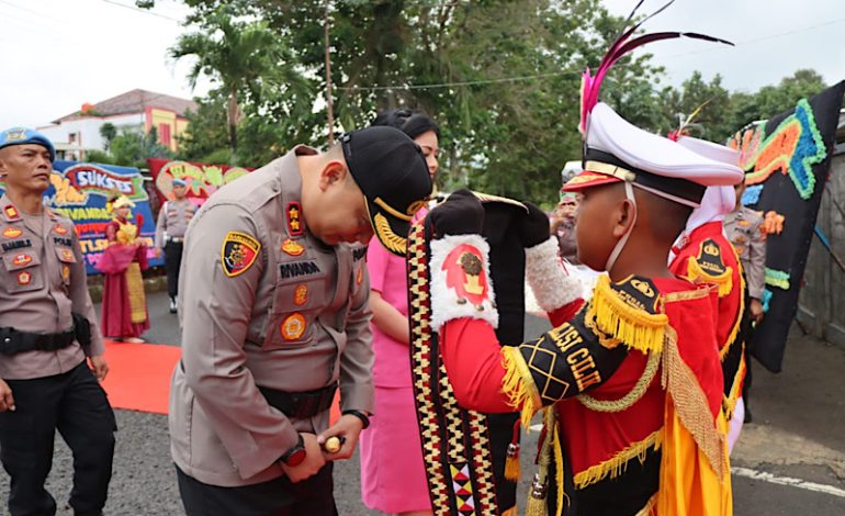  Kapolres Baru Tanggamus AKBP Rivanda Disambut Polisi Cilik