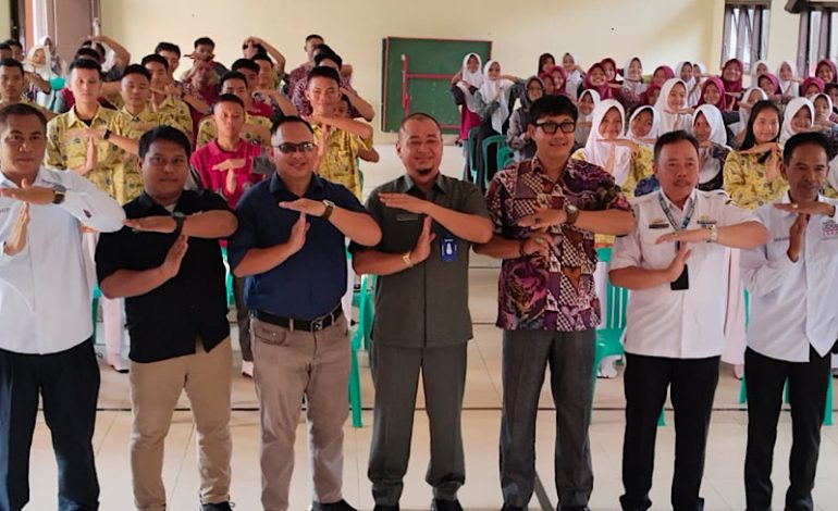 Gandeng Diskominfo, SMSI Tulangbawang Barat Pelatihan Broadcasting di SMAN 1 Tumijajar