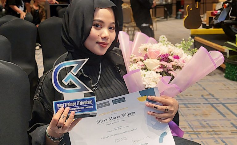  Mahasiswi Universitas Teknokrat Indonesia Silvia Marta Wijaya Best Trainee Golden Tulip Springhill
