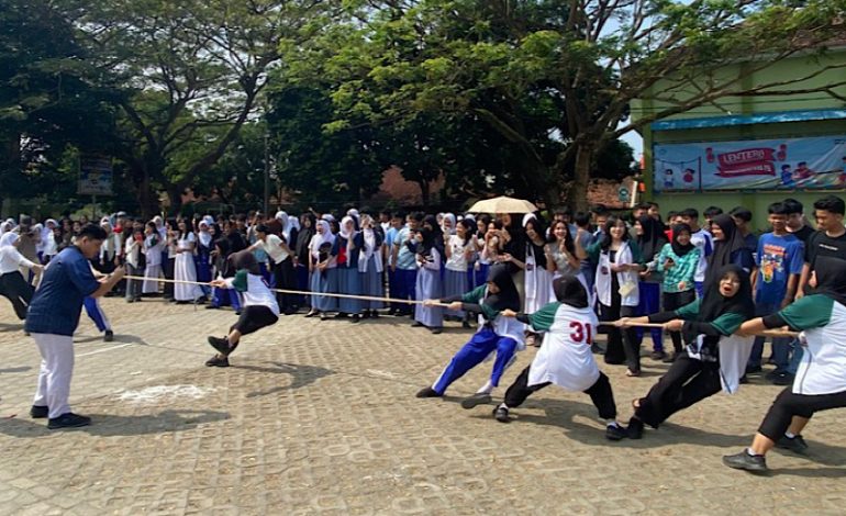  SMAN 2 Bandar Lampung Meriahkan HUT Ke-79 RI, Helat Upacara dan Beragam Lomba
