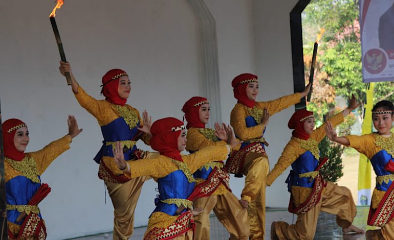  Tari Muli Gires pada Jumat Berkesenian SMAN 1 Tanjung Bintang Bikin Kagum