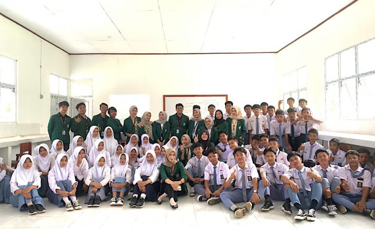 Mahasiswa KKN UIN Raden Intan Lampung Sosialisasi Anti-Bullying di Lumbok Seminung