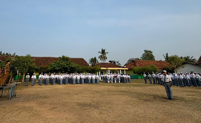  Istimewa! Camat Priyadi Jadi Pembina Upacara SMKN 1 Terbanggi Besar