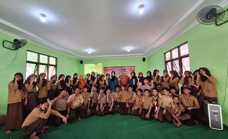  Dosen FH Unila Edukasi Pencegahan Tawuran Pelajar di SMPN 30 Bandar Lampung