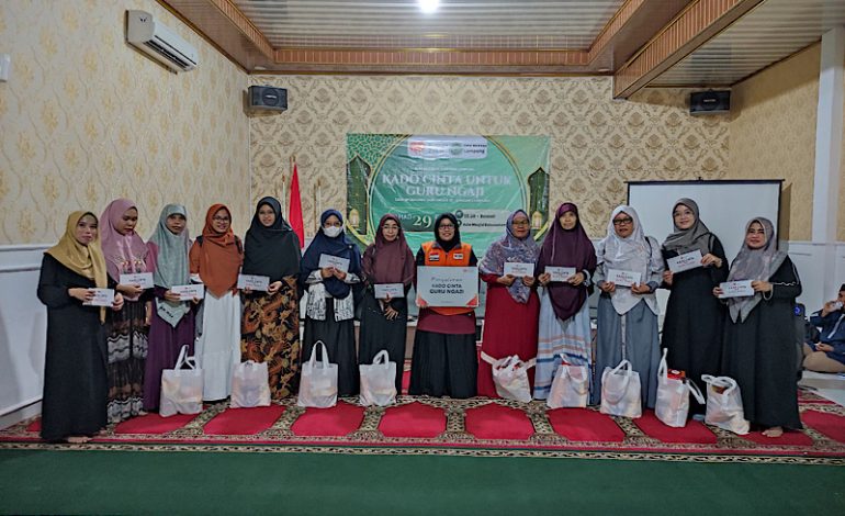  Rumah Zakat dan BKPRMI Berikan Kado Cinta untuk Guru Ngaji