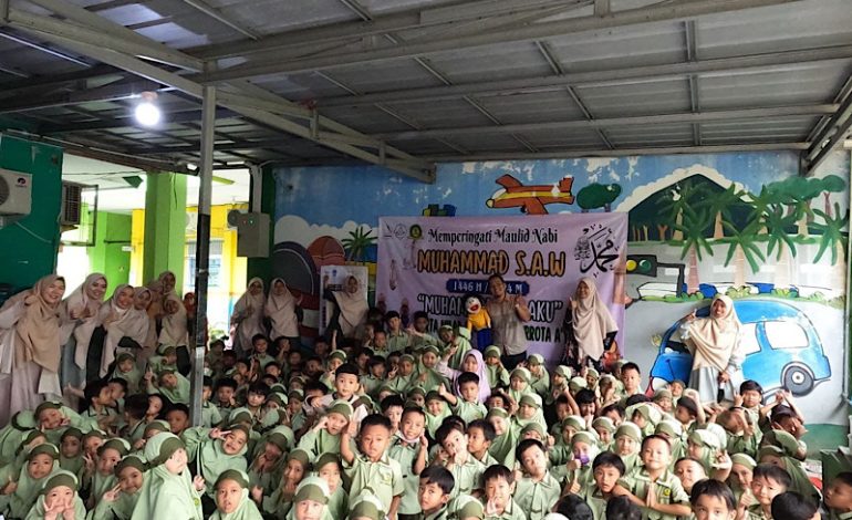  LAZDAI Tebar Kebaikan-Kepedulian lewat Safari Dongeng Kak Danang di TKIT Qurrota A’yun 1