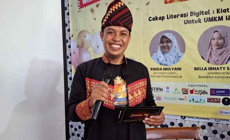  Kenalan dengan Pembawa Acara Milad Ke-8 Tapis Blogger Jarwo Songha