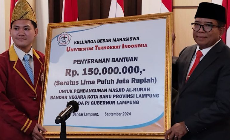  Dukung Kelanjutan Kota Baru, Mahasiswa Universitas Teknokrat Indonesia Serahkan Rp150 Juta untuk Masjid Al Hijrah