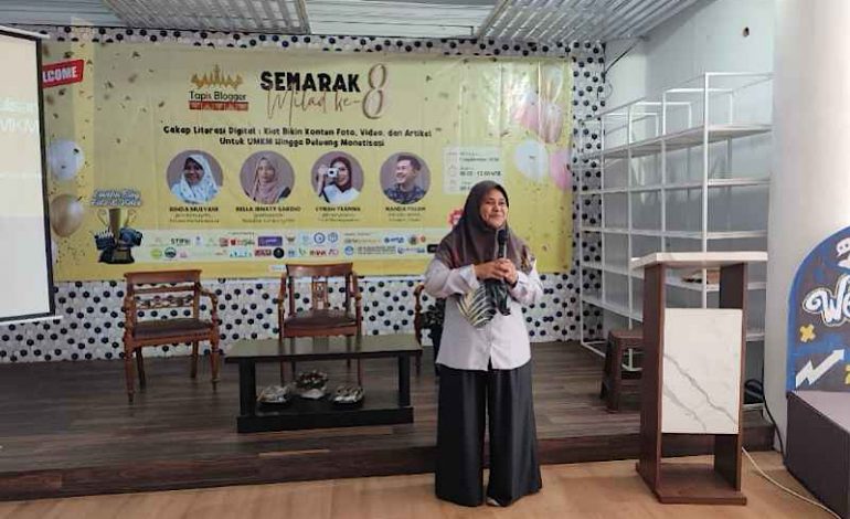  Milad Ke-8 Tapis Blogger, Rinda Mulyani Jelaskan Teknik Menulis Feature