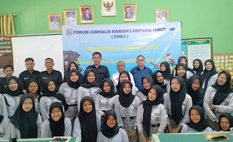  Forum Jurnalis Harian Lampung Timur Lokakarya Jurnalistik di SMAN 1 Sekampung