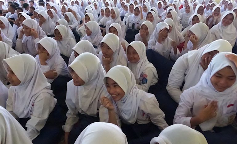  LAZDAI Peduli Gencarkan Edukasi Kreatif melalui Safari Dongeng di SMPN 3 Bandar Lampung