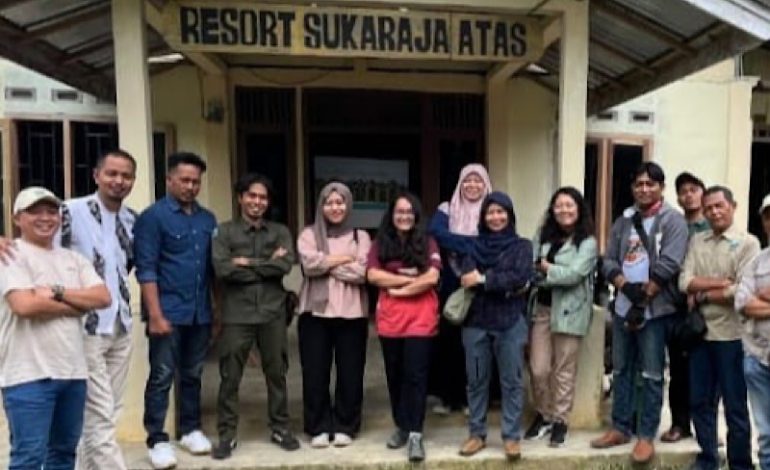  Demi Kelancaran, Polsek Semaka Dampingi Anuska Joshi dari IUCN Kunjungan ke TNBBS