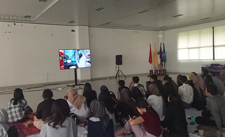  Eratkan Kebersamaan, Imasapra Unila Nonton Bareng