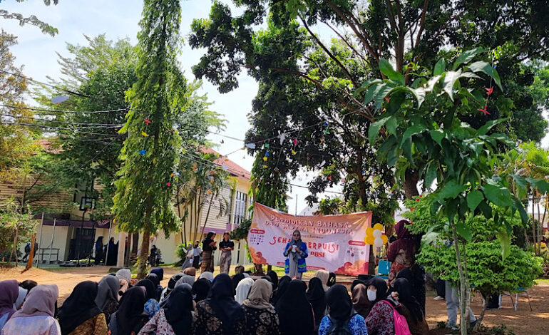  Kaprodi Pendidikan Bahasa-Sastra Indonesia FKIP Unila Eka Sofia: Sehari Berpuisi Rekonstruksi 1928
