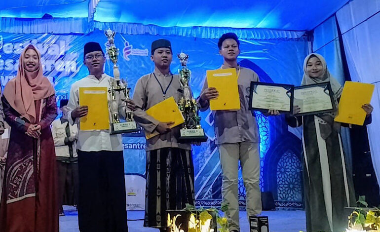  Ponpes Al Hikmah Juara I Hadrah Festival Pesantren Ke-8 Mahad Al Jamiah UIN Raden Intan