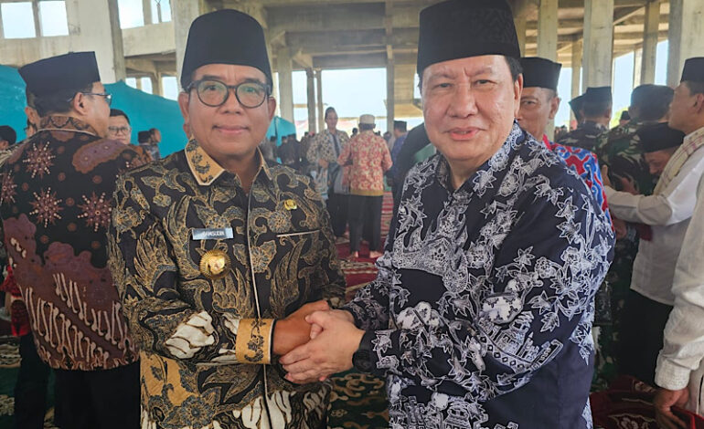  Rektor Universitas Teknokrat Indonesia Nasrullah Yusuf Ketua Tim Pembangunan Masjid Al Hijrah Kota Baru Pemprov Lampung