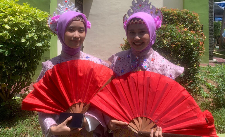  Pesona Tarian Pukau Pembukaan Festival Pesantren Ke-8 Mahad Al Jamiah UIN Raden Intan