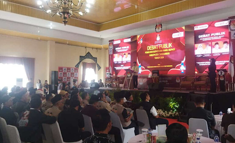  Pilkada Tangamus: Dewi Handajani Ingin Lanjutkan Pembangunan, Saleh Asnawi Nilai Pemerintah Gagal