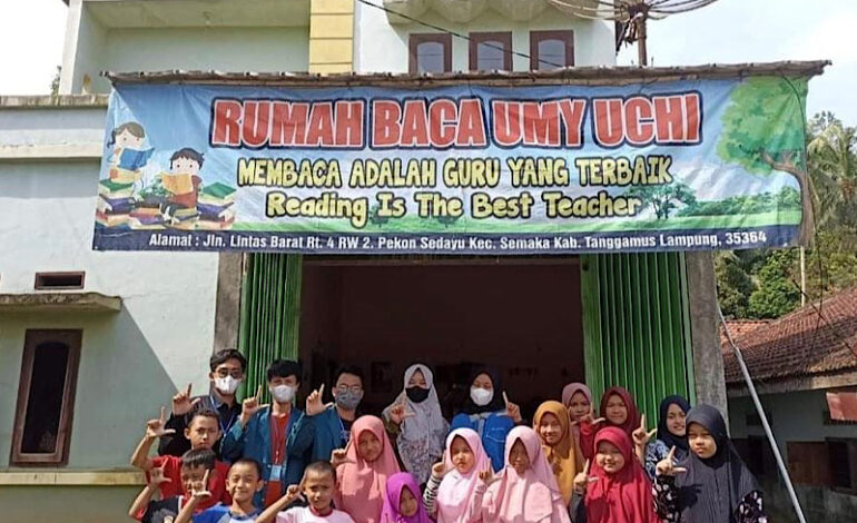  Guru SMAN 1 Semaka Tanggamus Suciati, dari Usaha Ikan Asap sampai Inspirator Rumah Baca