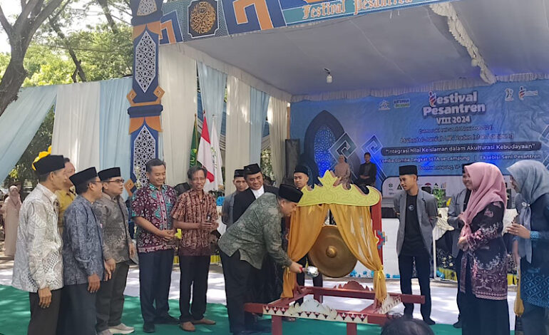  Buka Festival Pesantren Ke-8 Mahad Al Jamiah UIN Raden Intan, Safari Daud Puji Mental Santri