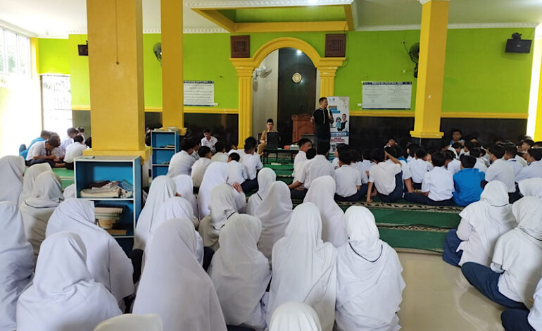  LAZDAI-Kak Danang Safari Dongeng di SMPIT Permata Bunda Alawiyah Bandar Lampung