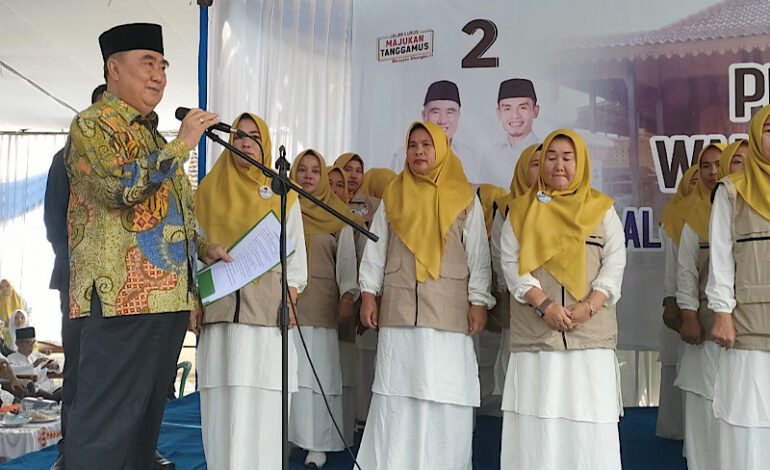  Saleh Asnawi Kukuhkan Dua Ribuan Pengurus Wanita Tangguh Almahmudah