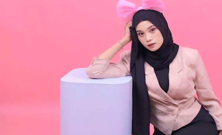  Model Lampung Alumnus Unila Sfrauss, Better Late than Never
