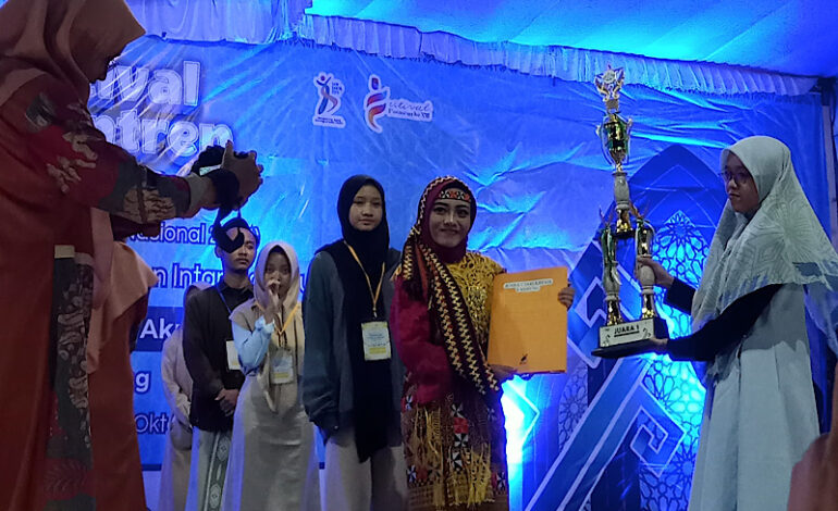  SMAN 14 Bandar Lampung Juara I Lomba Tari Kreasi Festival Pesantren Ke-8 Mahad Al Jamiah UIN Raden Intan