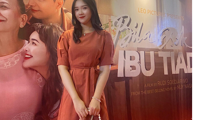  Model-Mahasiswi Universitas Teknokrat Indonesia Mareta Putria Hadiri Gala Premiere “Bila Esok Ibu Tiada”
