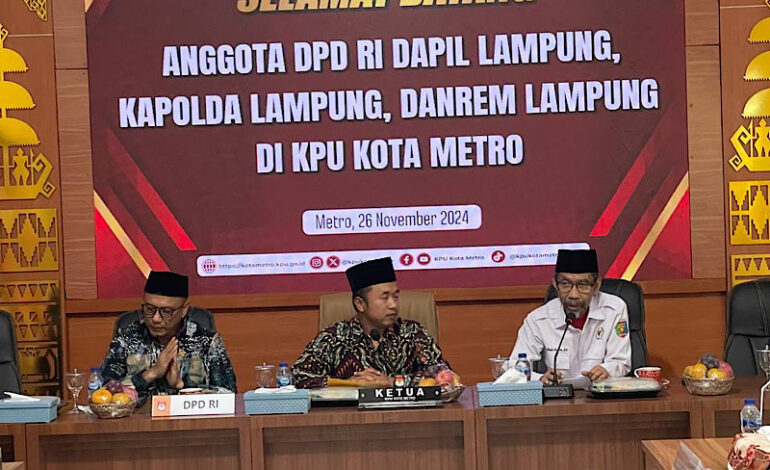  Abdul Hakim Kunjungan Kerja Pengawasan Pilkada di KPU Kota Metro