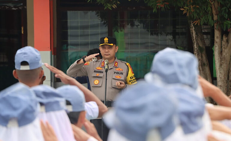  Kapolres Tanggamus Pembina Upacara SMAN 1 Kotaagung, Ajak Pelajar Jauhi Judi Daring