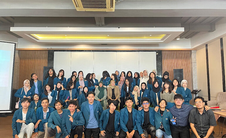  Mahasiswa Pendidikan Bahasa Prancis FKIP Unila Praktik Table Manner di Bukit Randu