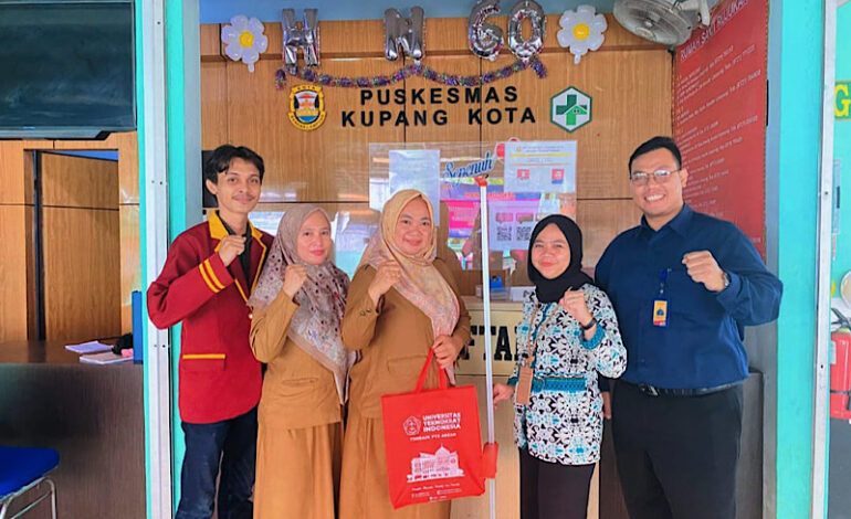  Alat Ukur Berat-Tinggi Badan Inovasi Mahasiswa Teknokrat Diterima Puskesmas Kupangkota
