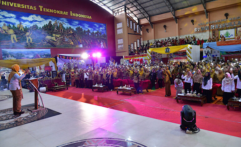 Bak Konser di Gelanggang Mahasiswa Universitas Teknokrat Indonesia, “Himne Guru” Bergema di Kampus Sang Juara