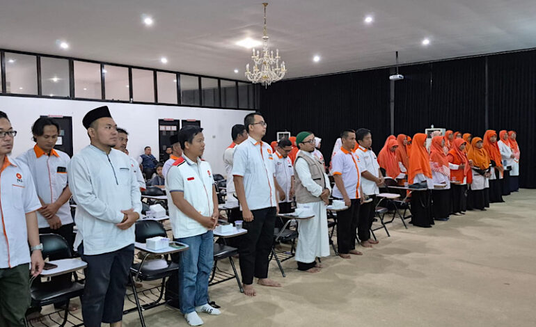  Mufti Salim Lantik Anggota Pelopor Madya dan Dewasa PKS Se-Lampung