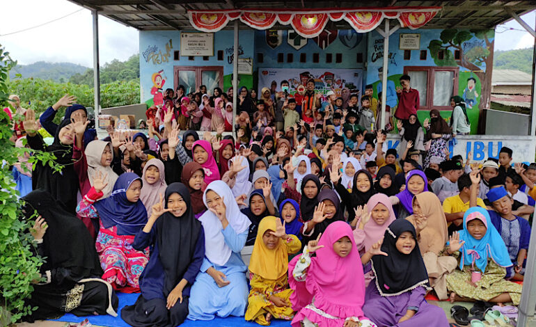  Rumah Zakat Sukses Gelar Road to Indonesia Mendongeng di Desa Sukajaya Lempasing