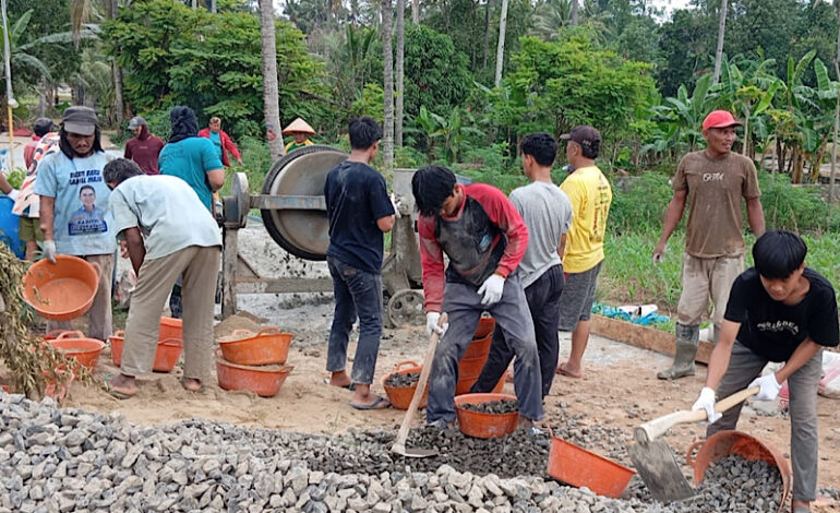  Warga Gotong Royong Cor Jalan SD Tri Sukses Desa Pemanggilan Natar, Minggu Ini Rampung