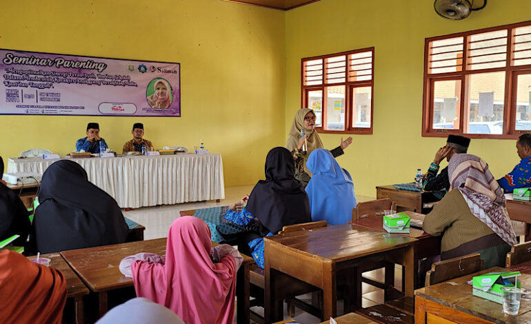 Salimah Tulangbawang Barat-BK 3 Yayasan Madani Seminar Parenting di SMPIT Madani