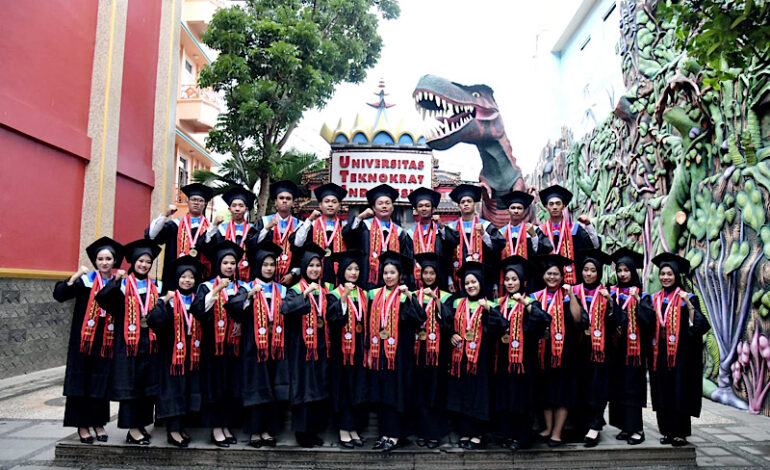  Universitas Teknokrat Indonesia Gelar Wisuda, Ini Lulusan Teladan dan Terbaik