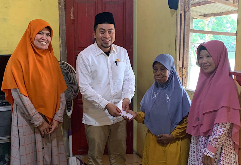  Ketua Fraksi PKS DPRD Bandar Lampung Agus Widodo Beri Hadiah Pemenang Video Terbaik Hari Ibu