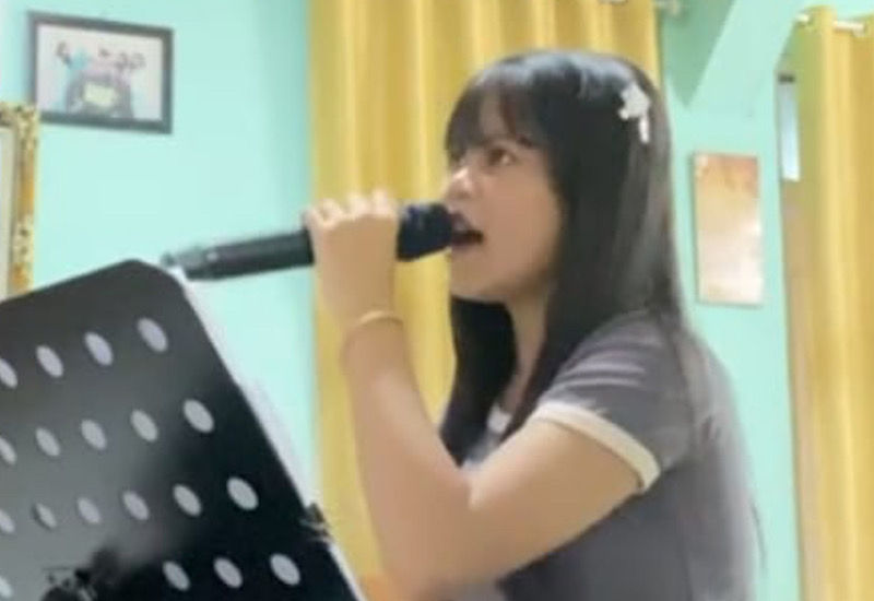  Rahma Nabila Penyanyi Berbakat SMA Tunas Mekar Indonesia