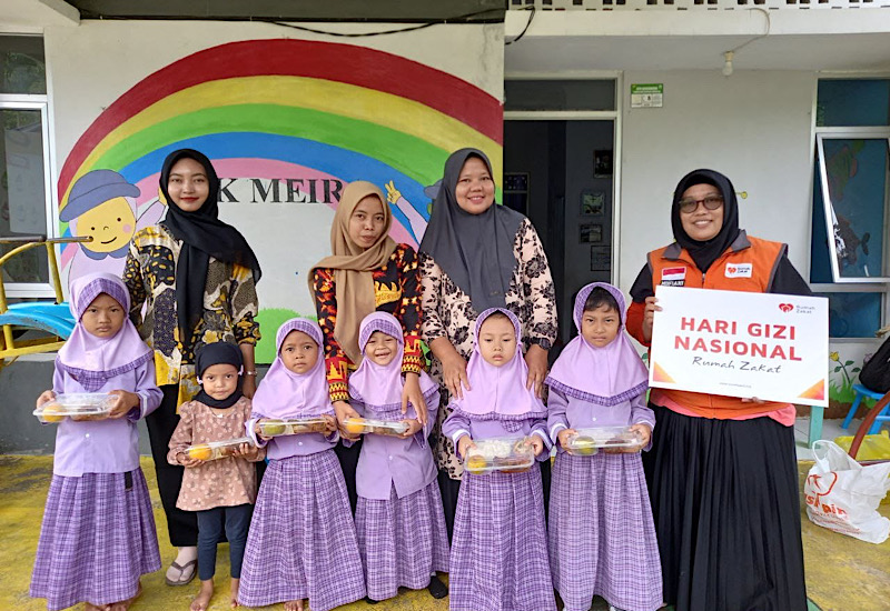  Rumah Zakat Lampung Bagikan Makanan Bergizi Siswa TK & MTs di Lempasing Pesawaran