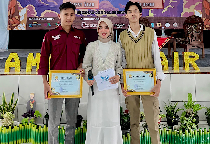  Model-Mahasiswi PTI FKIP Unila Dara Adela Zuantika Pandu Campus Expo SMAN 2 Kotaagung
