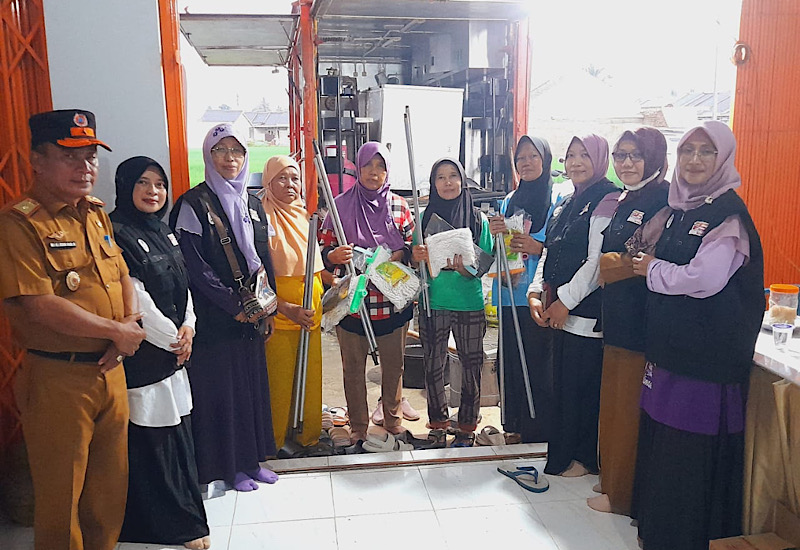  Salimah Pringsewu Salurkan Alat Kebersihan untuk Korban Banjir Sidoharjo