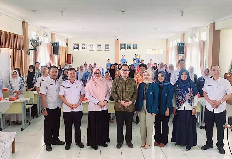  Ahmad Irzal Fardiansyah Pimpin Tim FH Unila Sosialisasi-Promosi Calon Mahasiswa Baru di SMAN 1 Gedongtataan