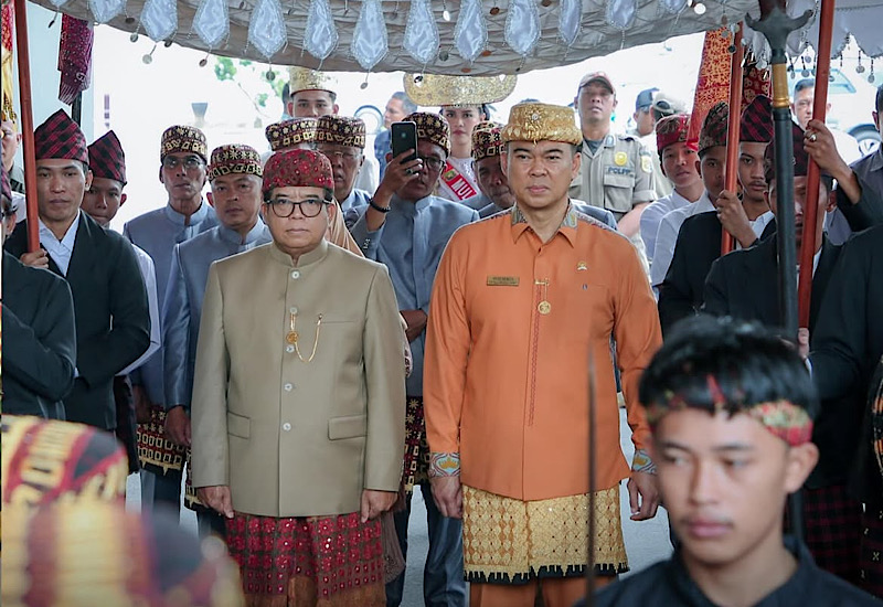  Pj Gubernur Lampung Samsudin Terima Gelar Adat Pangeran Sejati Dalom Mangku Praja
